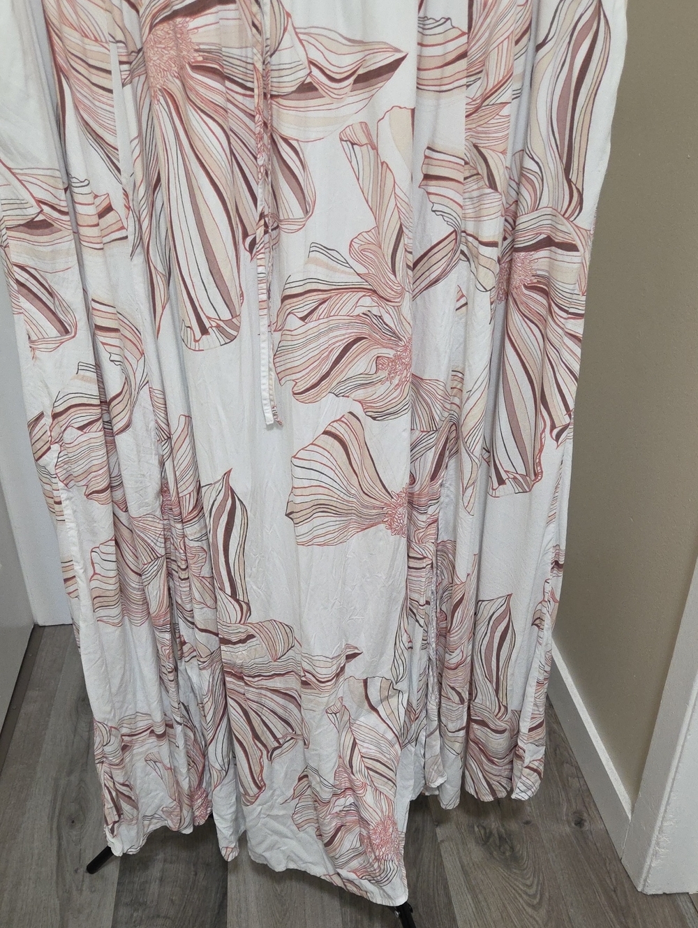 Torrid Plus Size White Blush Floral Maxi Dress | Rayon Boho Cottagecore Summer - Picture 4 of 9